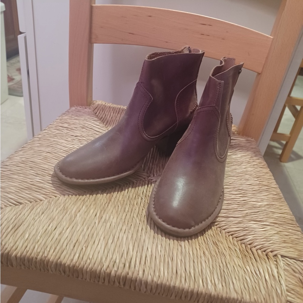 Brand New UGG Women's Brown Ankle Boots